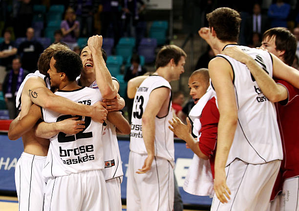 迈向新高峰 迈向新高峰