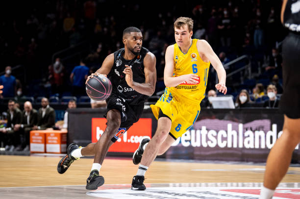 战术配合被 战术配合被